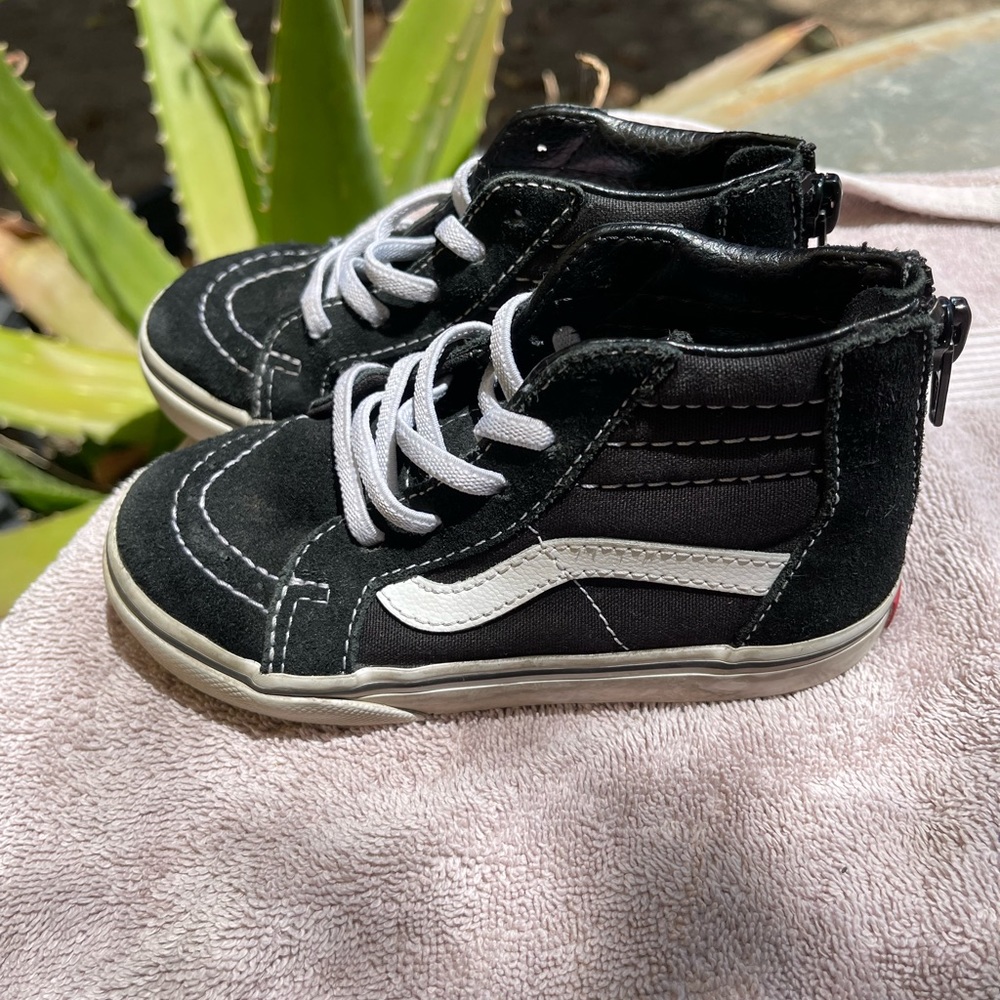 Vans - Picture 3 of 4